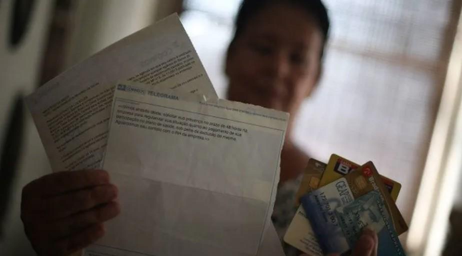 Documentos e cartões relacionados a cobrança ao consumidor